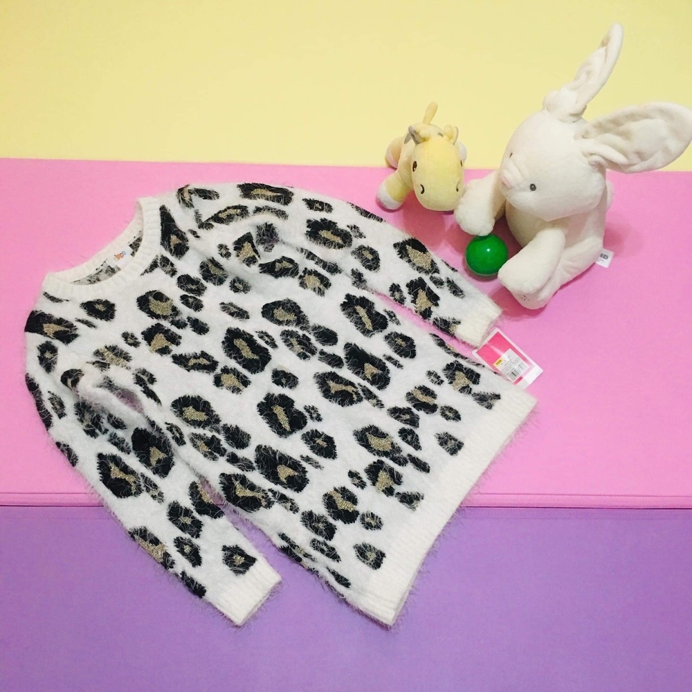 Circo Girls White/Black/Gold Giraffe Print FUZZY
